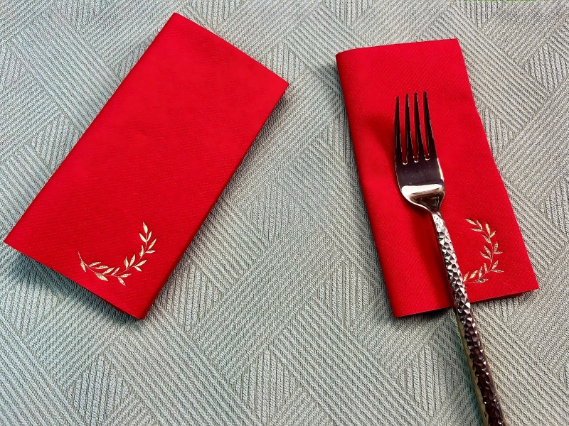 Airlaid Napkins ผลิตขึ้นมาได้อย่างไร และอะไรทำให้ผ้าเหล่านี้มีเอกลักษณ์เฉพาะตัว