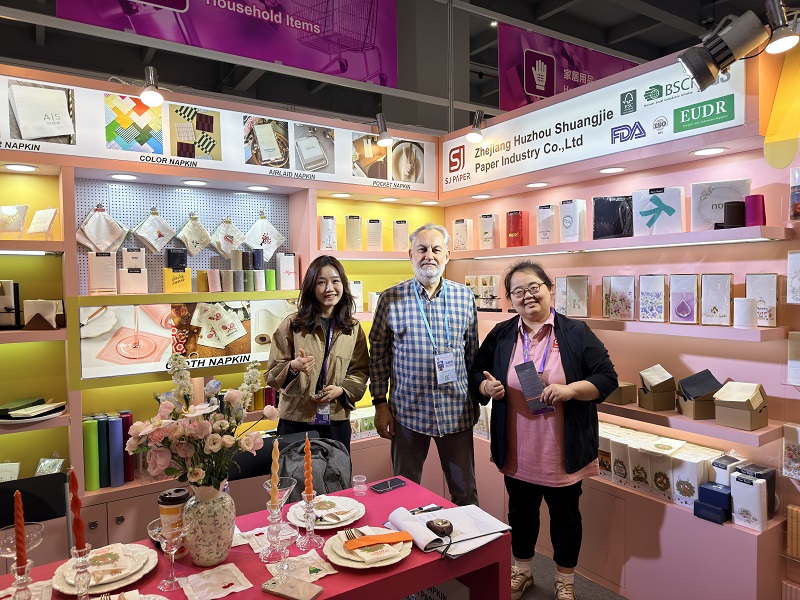 การเริ่มต้นอย่างแข็งแกร่งในงาน Canton Fair ฤดูใบไม้ผลิปี 2026 – การสนทนาที่ยอดเยี่ยม โอกาสใหม่ และความร่วมมือครั้งสำคัญ